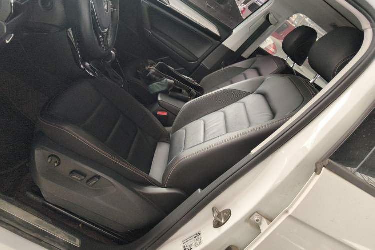 Used Volkswagen Tayron 2020 330TSI Two-Wheel Drive Luxury Smart Connectivity Version Left Front Seat