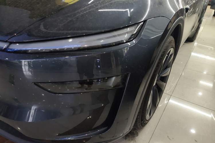 Used Tesla Model Y 2025 Long-Range All-Wheel Drive First Edition Left Front Headlight