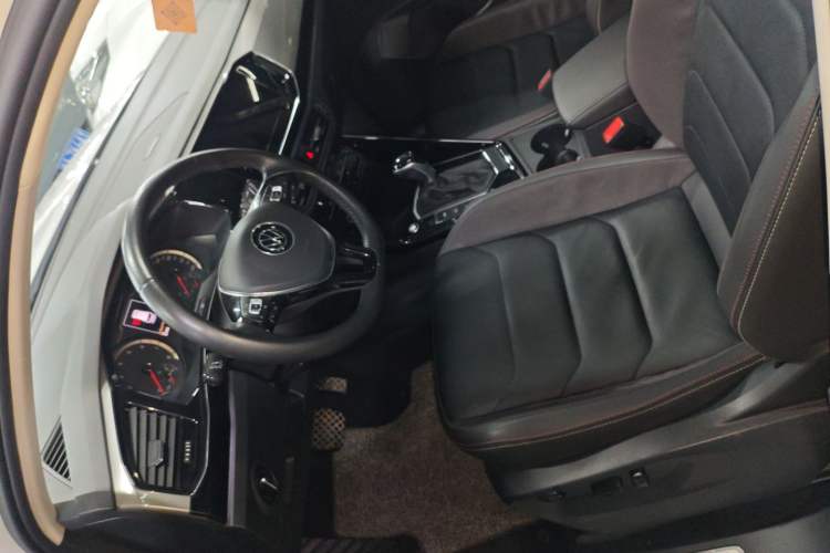 Used Volkswagen Tayron 2022 330TSI Two-Wheel Drive Luxury Smart Connectivity Version Left Front Seat