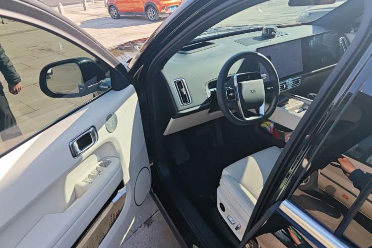 Used Li Auto L6 2025 Pro Smart Refresh Edition
