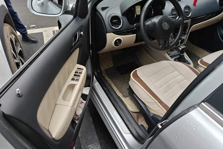 Used Volkswagen Lavida 2011 1.6L Automatic Premium Edition Driver Seat