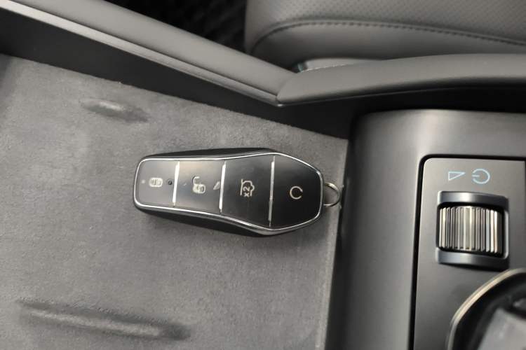 Used BYD Qin L 2025 DM-i Smart Drive 120KM Superior Model
