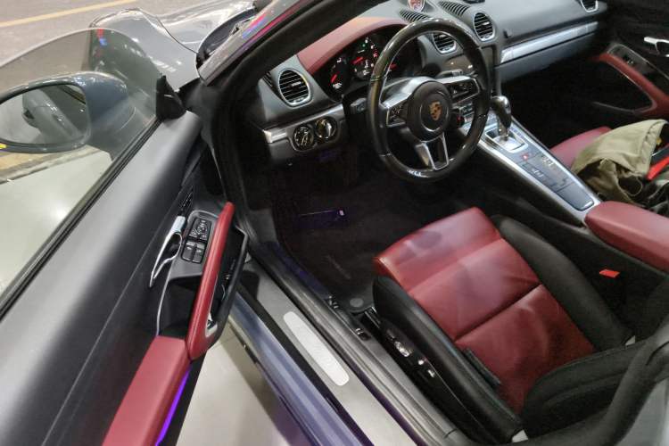 Used Porsche 718 2016 Cayman 2.0T
