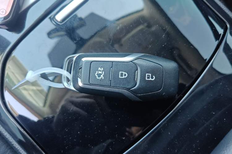 Used Ford Edge 2016 EcoBoost 245 Two-Wheel-Drive Titanium 7-Seater
