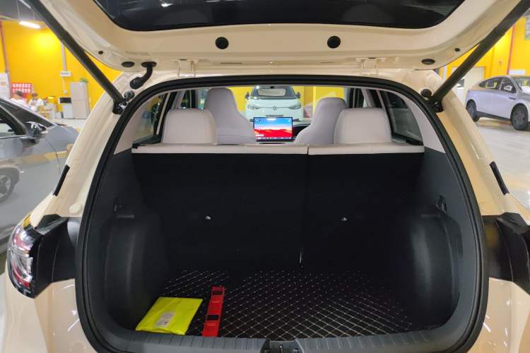 Used Geely Galaxy Geome 2025 UP 410km Exploration Edition Trunk