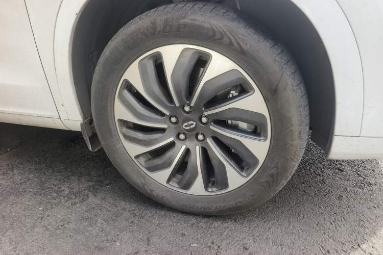 Used Hima AITO M7 2022 1.5T Four-Wheel Drive Luxury Edition Right Front Wheel Hub