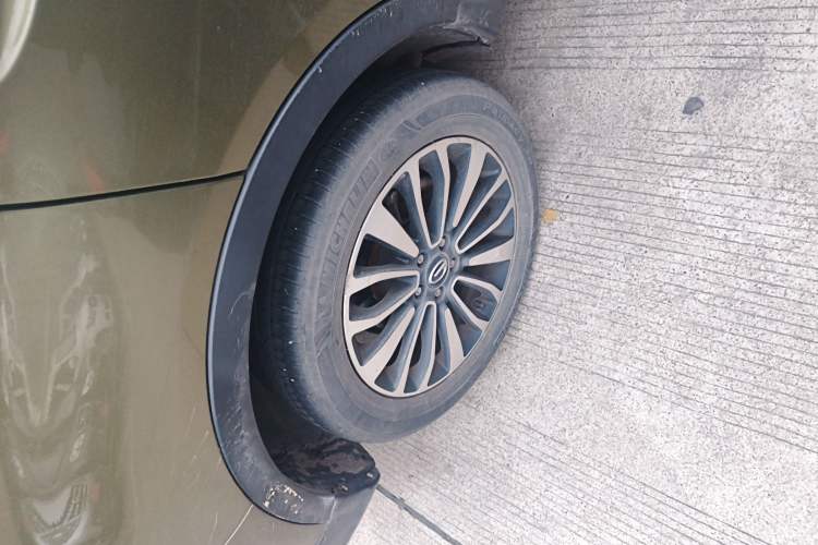 Used GAC Trumpchi GS5 Super 2015 2.0L Automatic Two-Wheel Drive Luxury Navigation Edition
