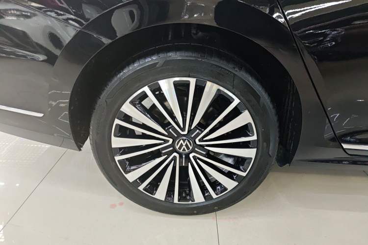 Used Volkswagen Passat 2020 Revised Version 330TSI Luxury Edition China VI Standard
