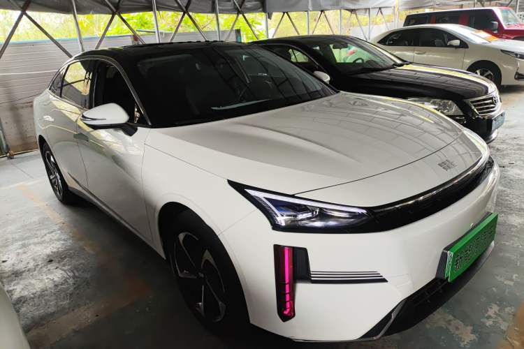 Used Geely Galaxy L6 2024 125km PLUS Dragon Edition Front Right 45 Deg