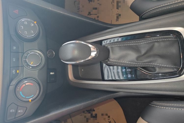 Used Chevrolet Monza 2022 320 Automatic Enjoyment Edition Gear Lever