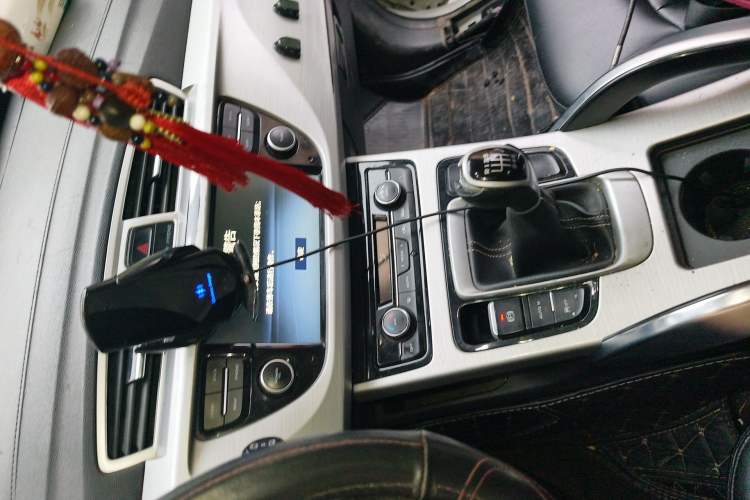 Used Geely Auto Emgrand X7 Sport 2016 2.0L Manual Smart Connect Version
