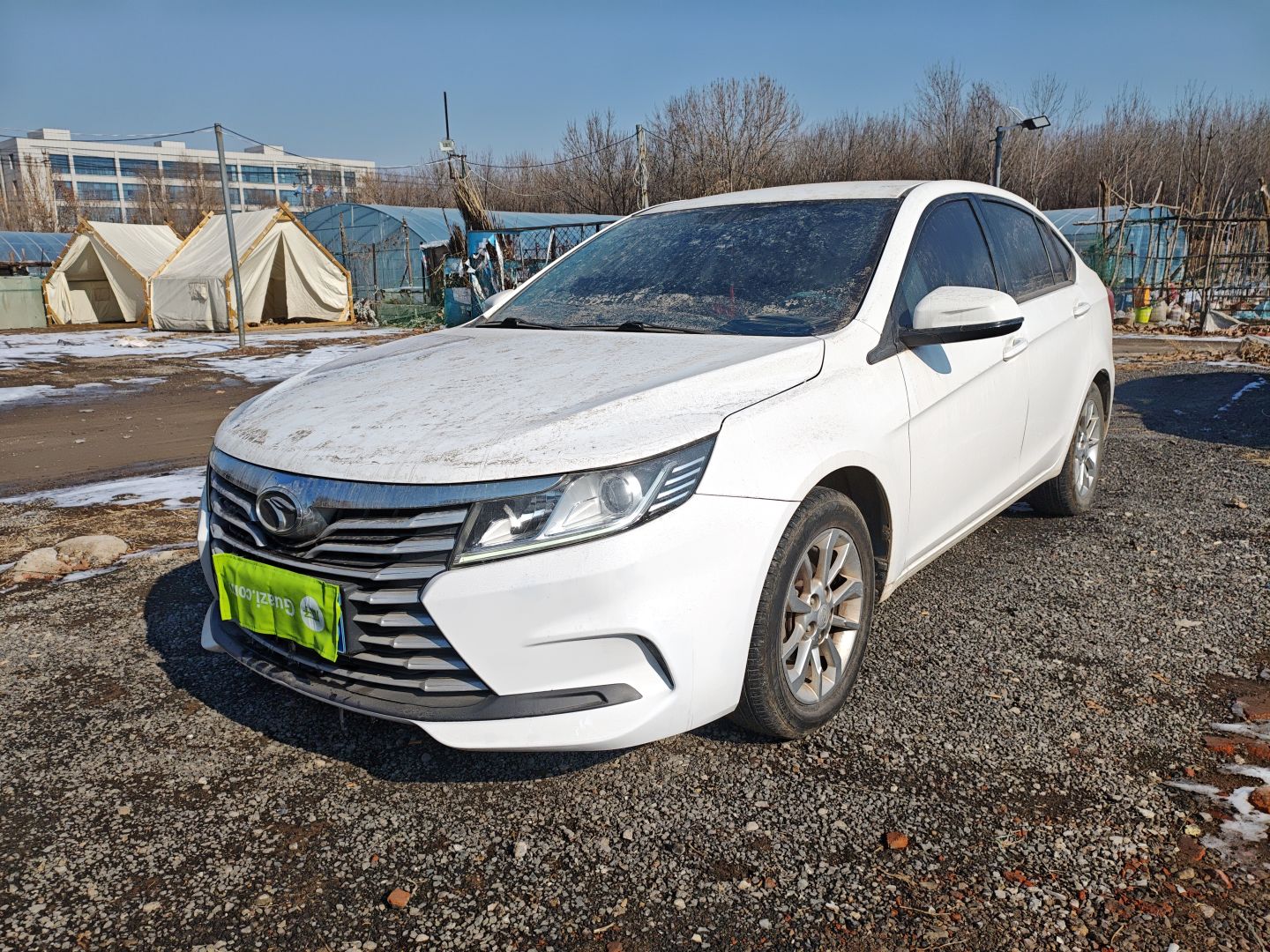 تحت مقدمة السيارة