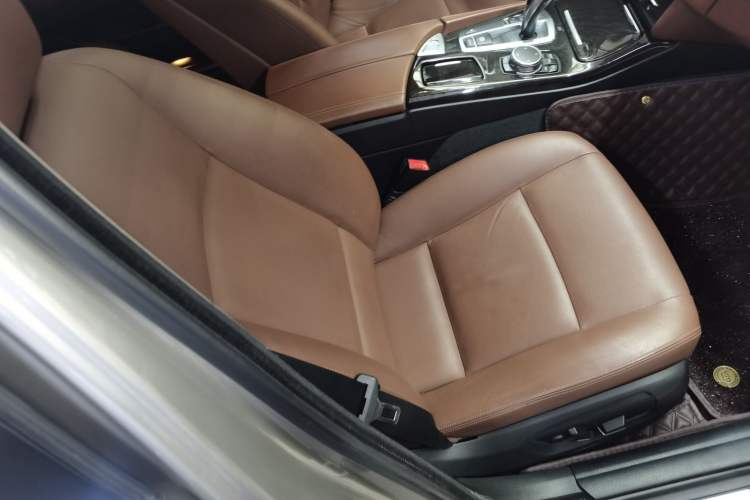 Used BMW 5 Series 2017 528Li Leading Model
