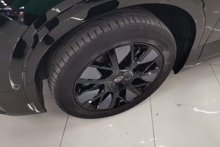 Used GAC Trumpchi S9 2025 Model Qiankun Max 5-Seater Left Front Wheel Hub