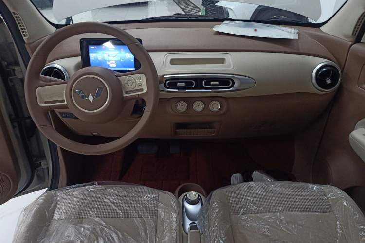 Used Wuling Hongguang MINIEV 2025 Four-Door Version Advanced Edition Center Console