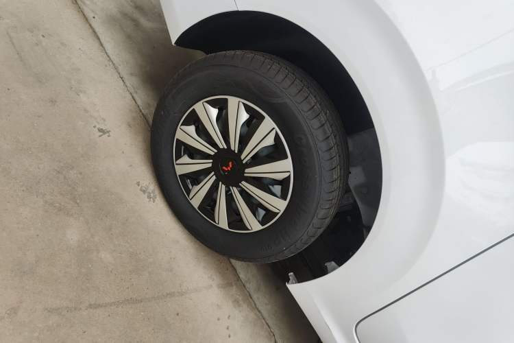 Used Wuling Hongguang New Energy 2024 All-Electric Model 300KM Standard Version Exterior 5