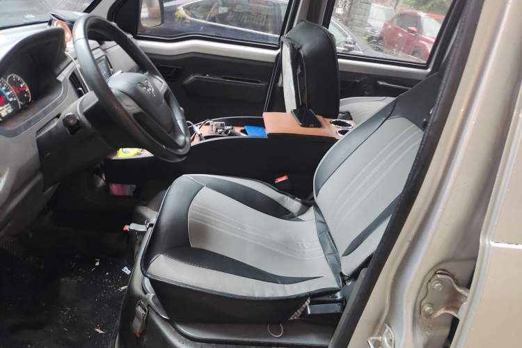 Used Wuling Rongguang New Truck 2021 1.5L Rural Version LV0 Extended Double-Cab L3C Left Front Seat