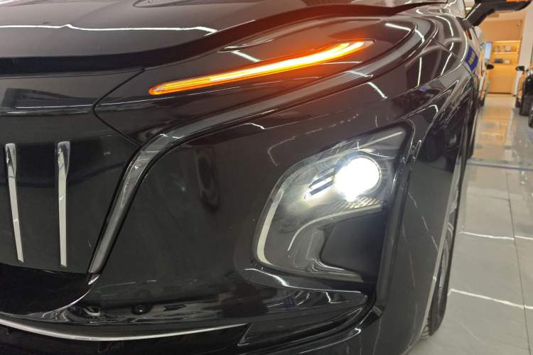 Used Hongqi E-QM5 2022 431 km Charge & Enjoy Edition
