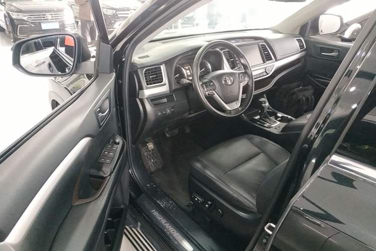 Used Toyota Highlander 2018 2.0T Four-Wheel Drive Luxury Version 7 Seats China VI Standard
