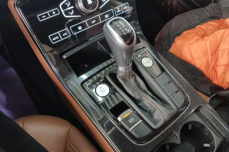 Used Hongqi H5 2019 30TD Dynamic Edition Gear Lever