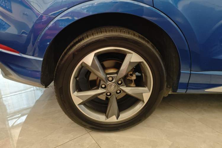 Used Audi Q3 2020 35 TFSI Fashion Dynamic Model Right Rear Wheel Hub