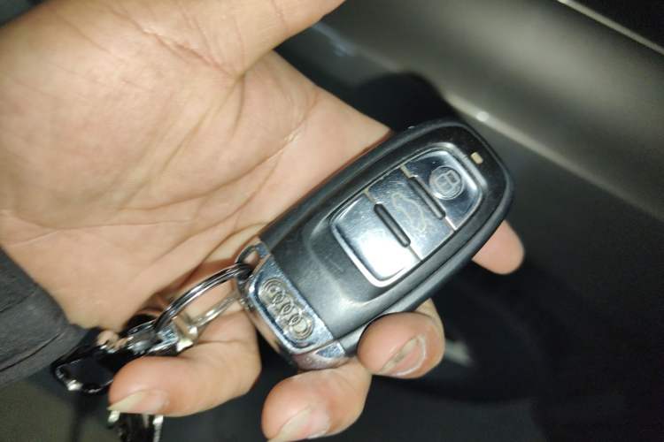 Used Audi Q5 2010 2.0TFSI Technology Edition Vehicle Key