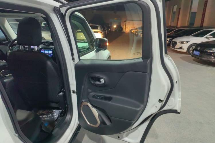 Used Jeep Renegade 2018 Connected Large Screen Version 180T Automatic Smart Version