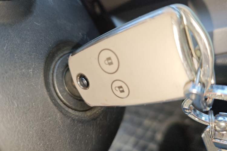 Used Honda CR-V 2012 2.0L two-wheel drive urban version
