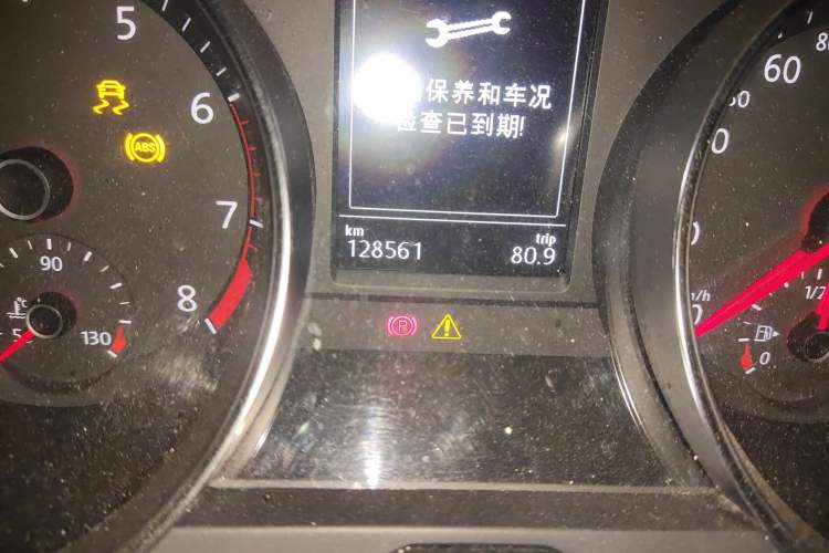 Used Volkswagen Magotan 2018 330TSI DSG Luxury Model Odometer Close Up