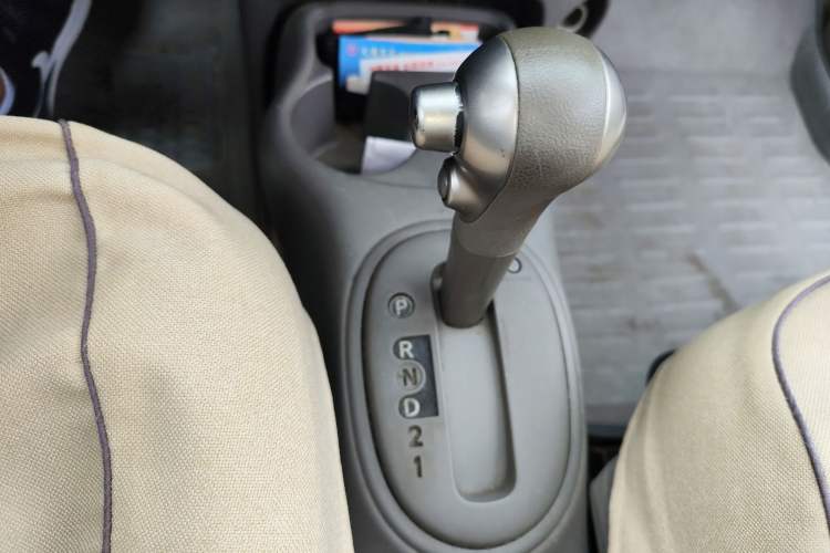 Used Nissan March 2010 1.5L Automatic Easy-Style Version
