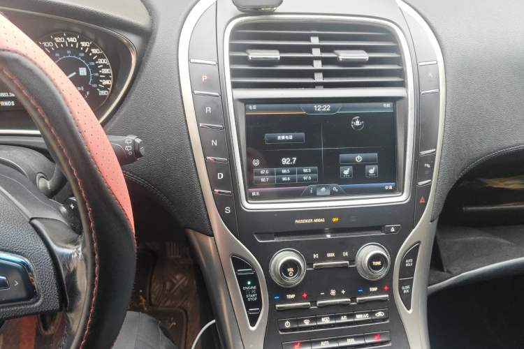 Used Lincoln MKX 2015 2.0T Two-Wheel Drive Deluxe Edition
