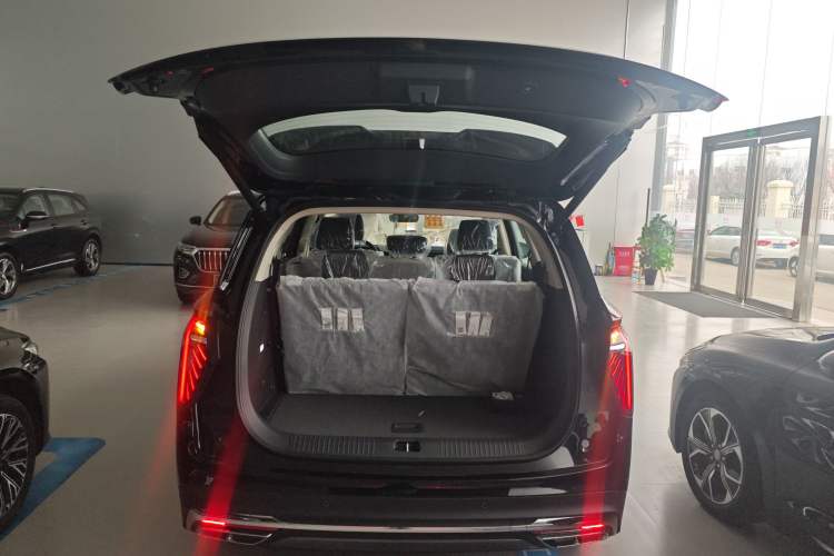 Used Hongqi HS7 PHEV 2025 Model 2.0T PHEV Two-Wheel Drive Qi Xiang Edition 7-Seater
