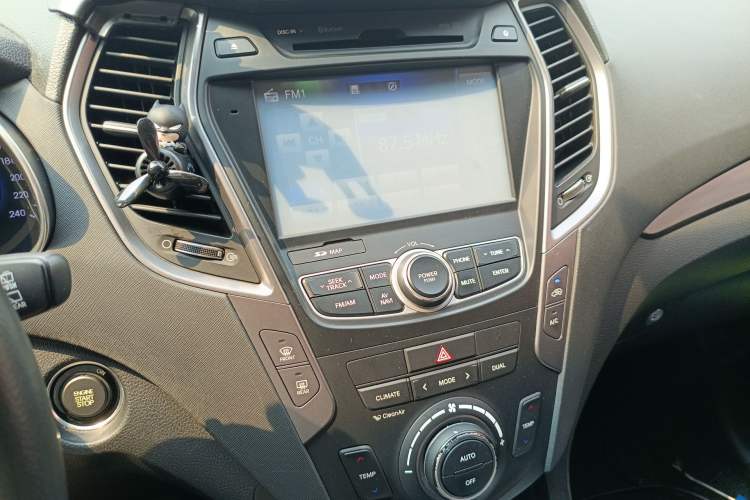 Used Hyundai Santa Fe 2013 Revised Version 2.4L Automatic All-Wheel Drive Smart Type Audio And AC Panel