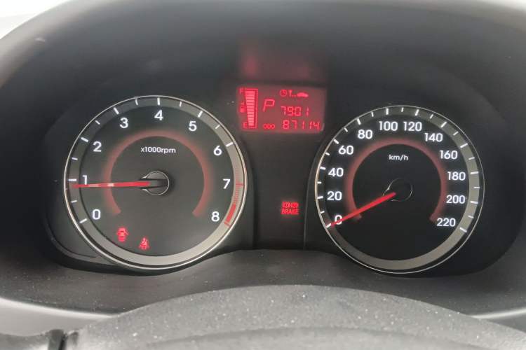 Used Hyundai Verna Ray 2014 1.6L Automatic TOP Odometer Close Up