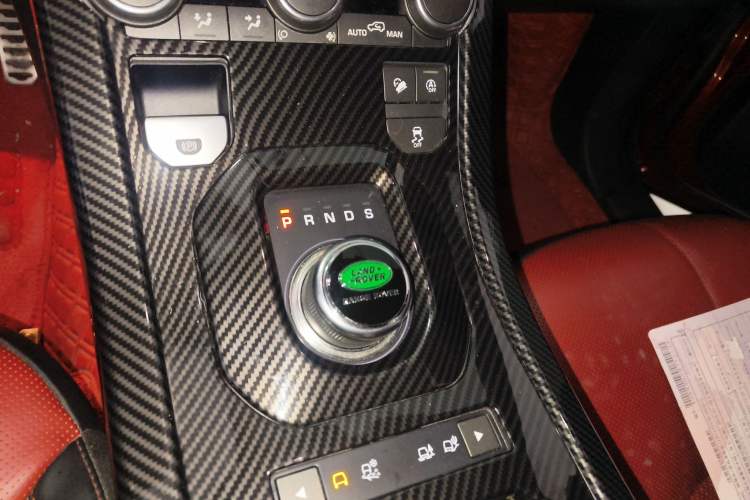 Used Land Rover Range Evoque 2018 240 PS HSE DYNAMIC Convertible Gear Lever