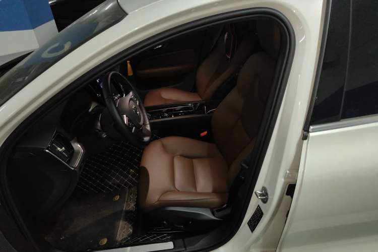 Used Volvo S60 2025 B4 Zhiyi Luxury Edition