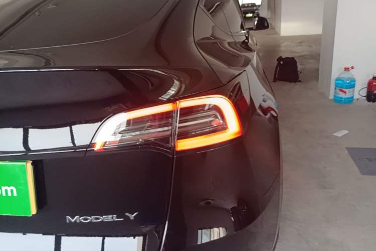 Used Tesla Model Y 2022 Long-Range All-Wheel-Drive Version
