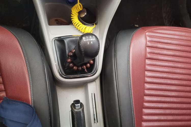 Used Skoda Rapid 2015 1.4L Manual Smart Selection Model Gear Lever