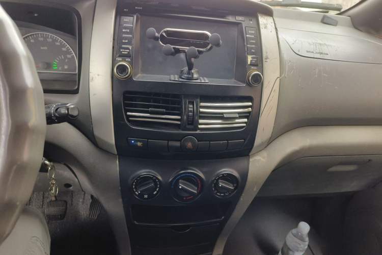 Used Dongfeng Shuaike 2010 1.6L Manual Luxury Edition Audio And AC Panel