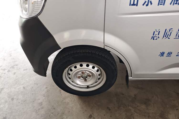 Used CHANGAN KUAYUE Xing V3 2023 1.5L Gasoline Standard Edition 2-Seat Van Left Front Wheel Hub