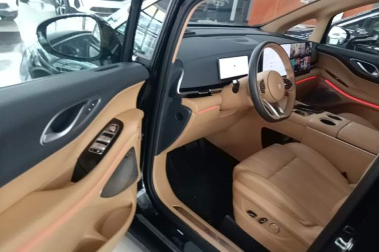 Used VOYAH Dream 2025 PHEV Four-Wheel-Drive Flagship Kunpeng Edition Driver Seat