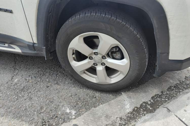 Used Jeep Compass 2017 200T Automatic Family Edition Right Front Wheel Hub