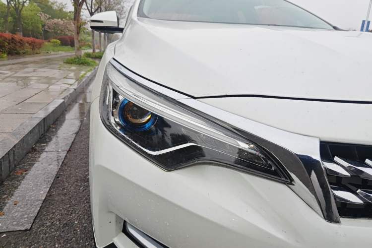 Used Venucia D60 2018 1.6L CVT Smart Connect Elite Edition Right Front Headlight