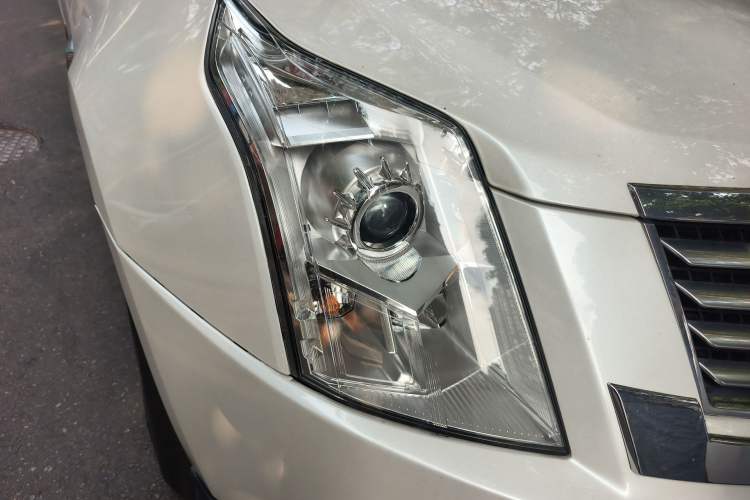 Used Cadillac SRX 2015 3.0L Comfort Version Right Front Headlight