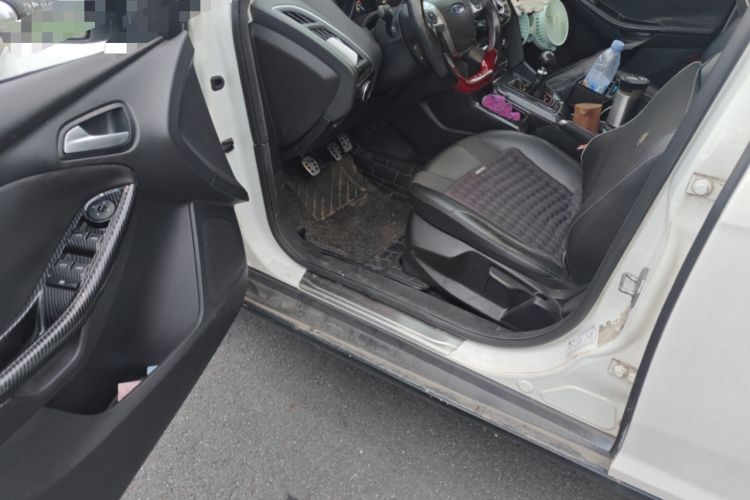 Used Ford Focus 2012 Sedan 1.6L Manual Fashion Edition Driver Seat