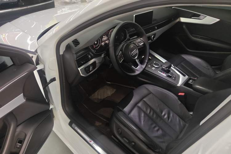 Used Audi A4L 2019 40 TFSI Fashion Version China V
