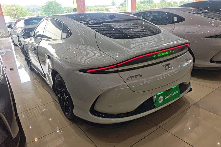 Used IM L6 2025 Max Rear Left 45 Deg