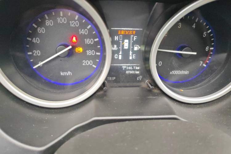 Used GAC Gonow GX6 2015 2.4L Two-Wheel Drive Elite Edition
