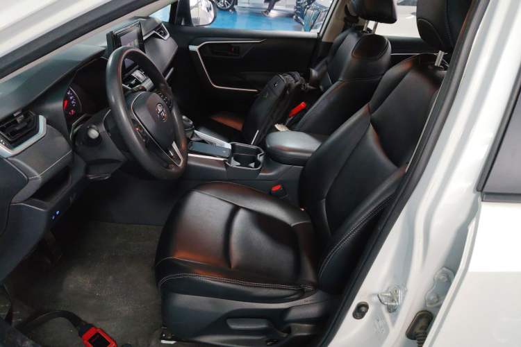 Used Toyota RAV4 2022 2.0L CVT Two-Wheel Drive Urban Edition Left Front Seat