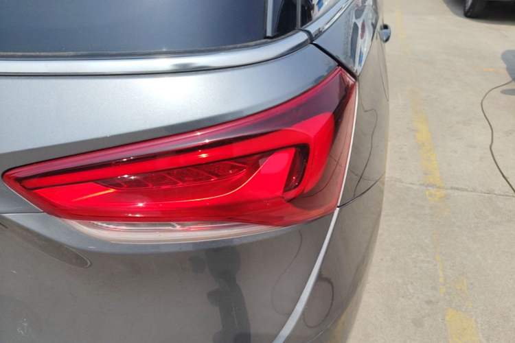 Used Buick GL6 2018 18T 6-Seater Prestige Model Right Rear Taillight